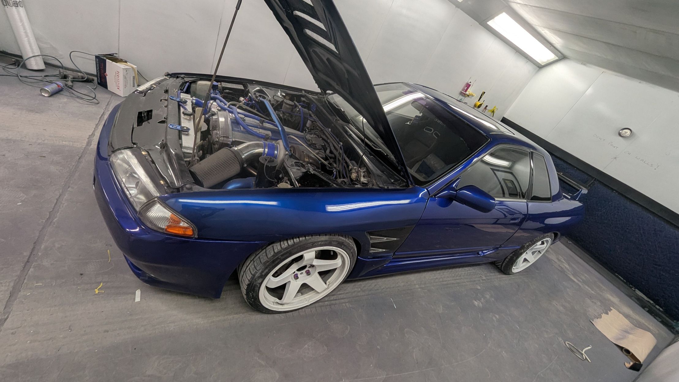 Nissan Skyline R32 in deep blue after a full respray, front view